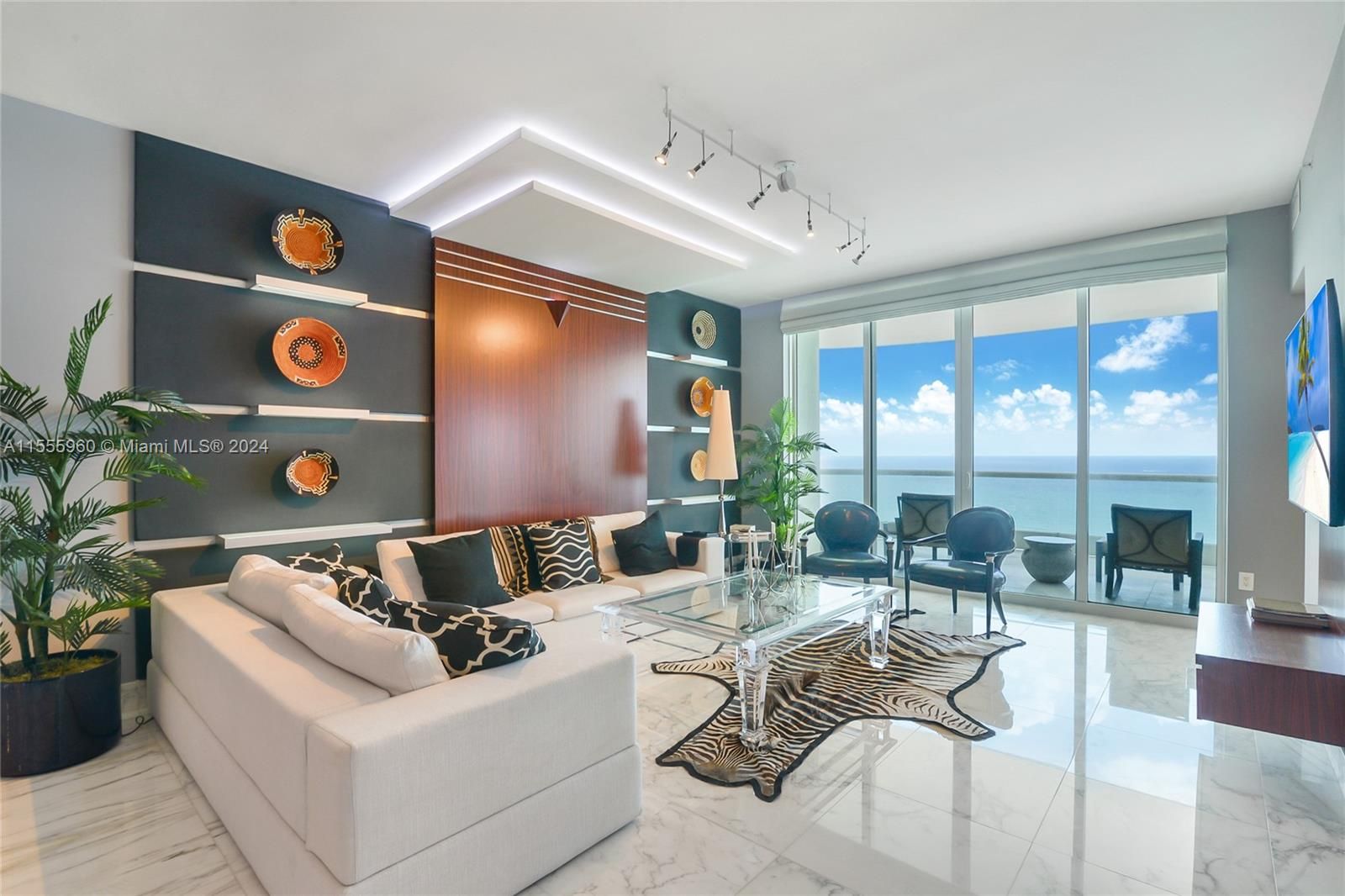 Living Room with direct Ocean View