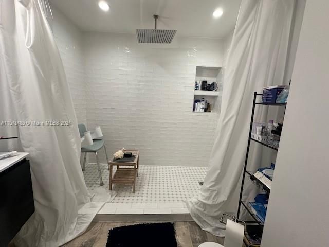 Master Bedroom Bathroom