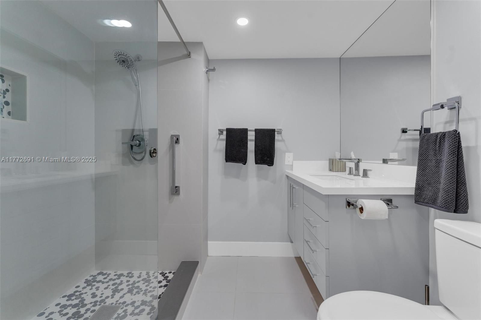 2nd Bathroom