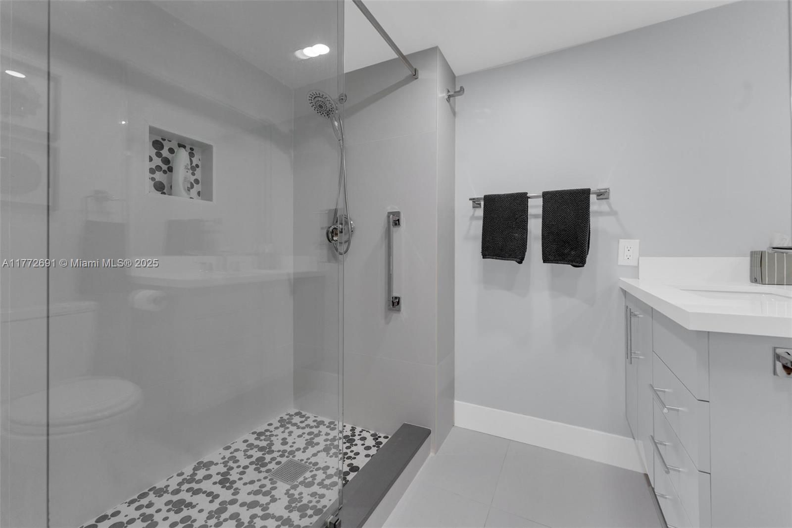 2nd bathroom