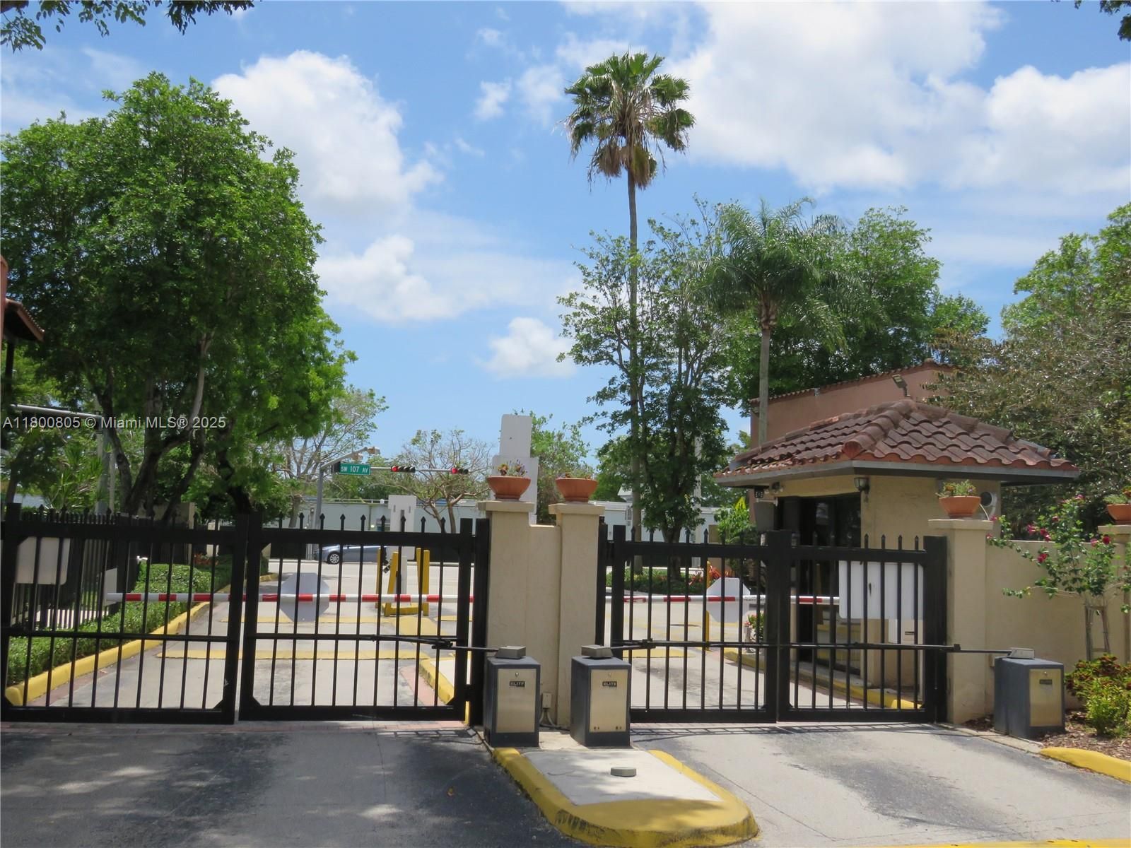 Front gate/guard gate