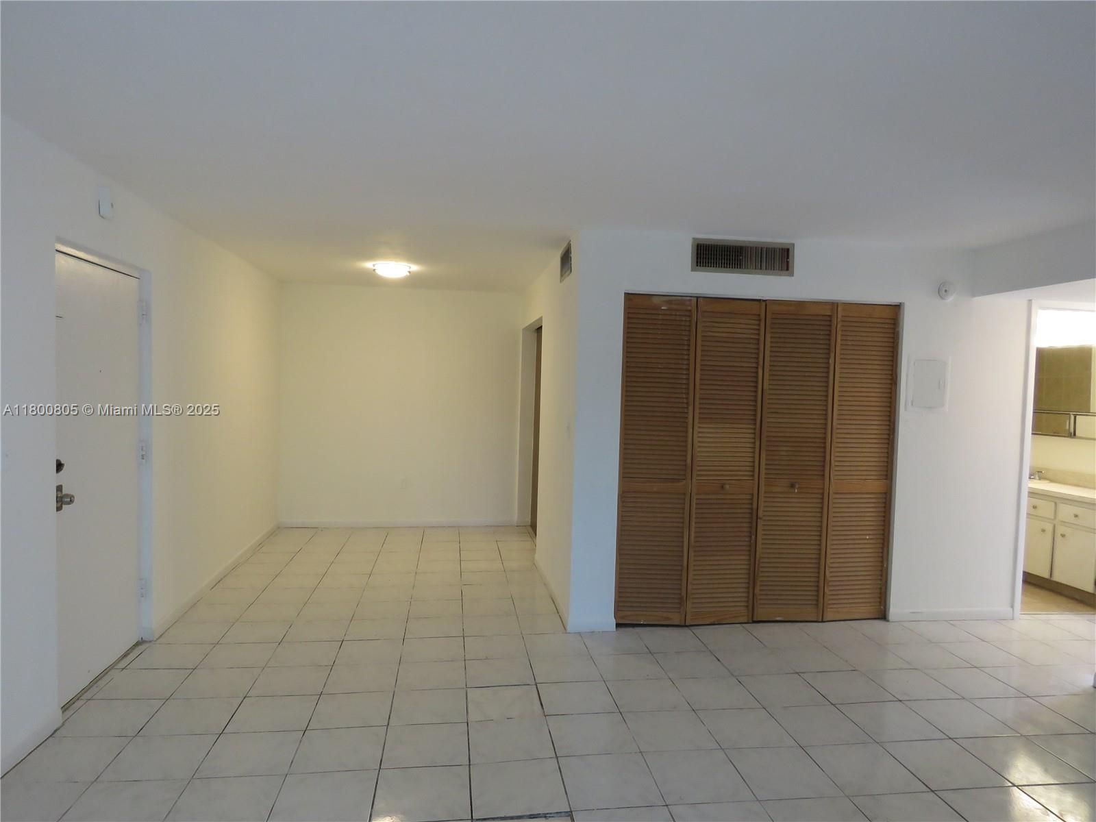 Living/dining room